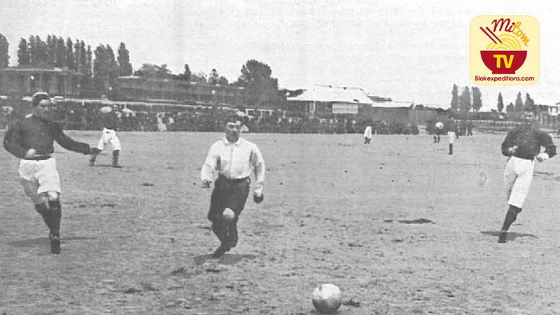 Trận đấu chính thức đầu tiên giữa hai đội diễn ra vào tháng 5 năm 1902