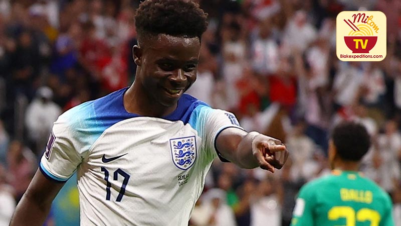 Bukayo Saka ăn mừng sau khi nâng tỷ số lên 3-0